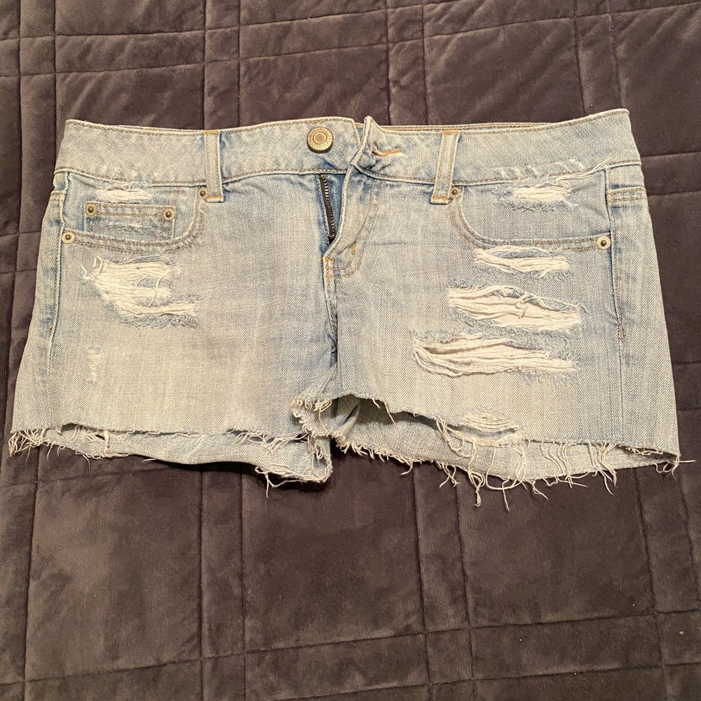American Eagle Shorts Size 6 Light Wash